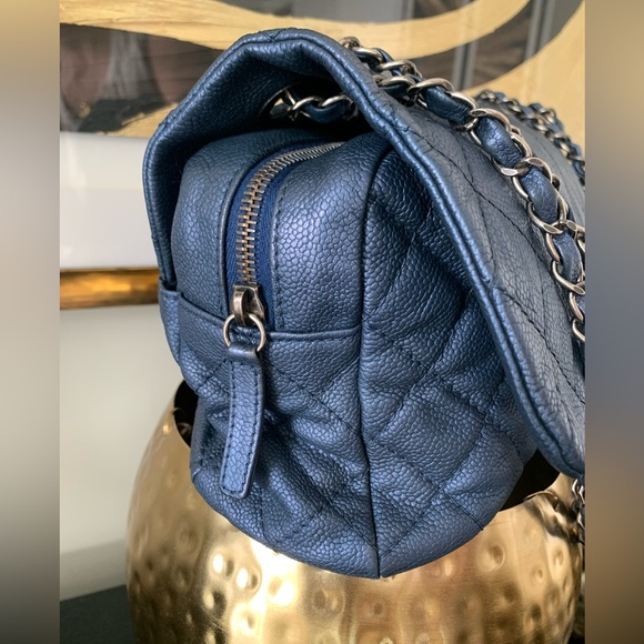 CHANEL Iridescent Caviar Quilted - Picture 13 of 13